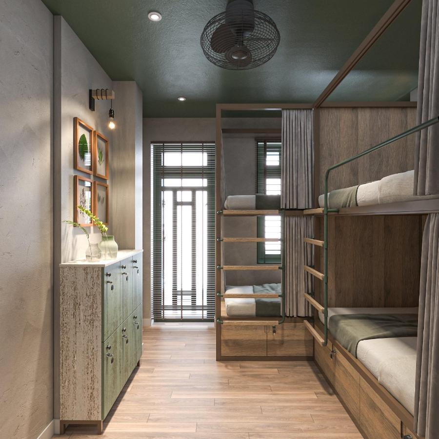 Single Bed in Mixed Dormitory Room